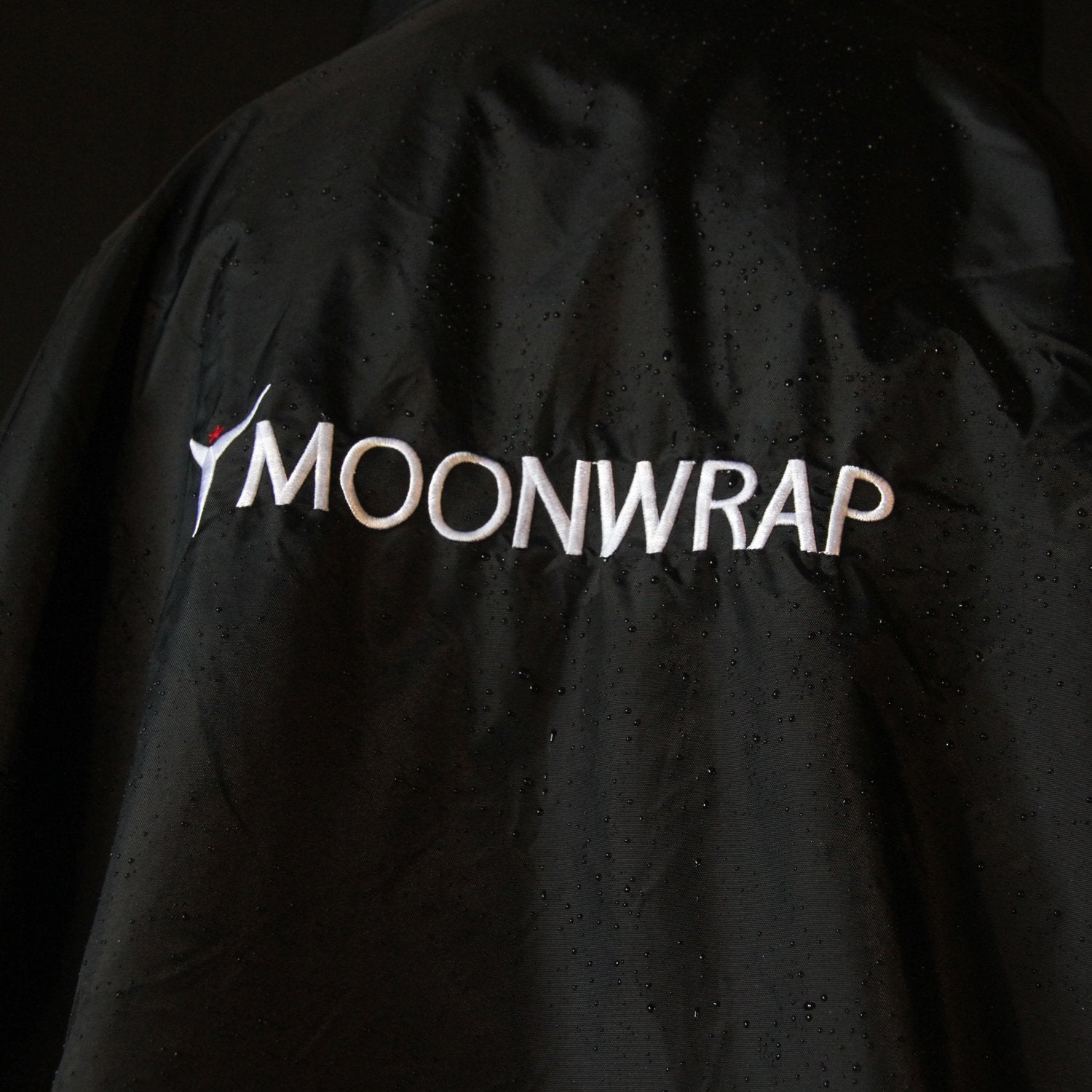 Frostfire Moonwrap Short Sleeve Waterproof Changing Robe Black - Boards360